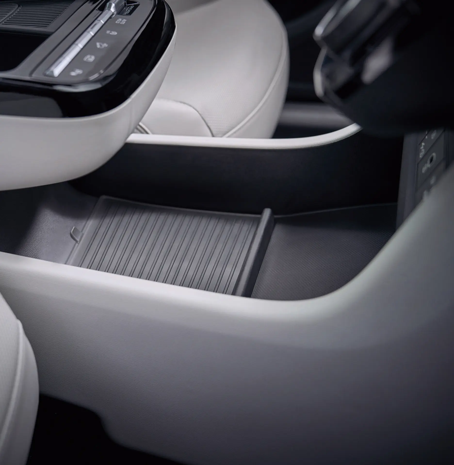 وحدة تحكّم بتصميم عائم