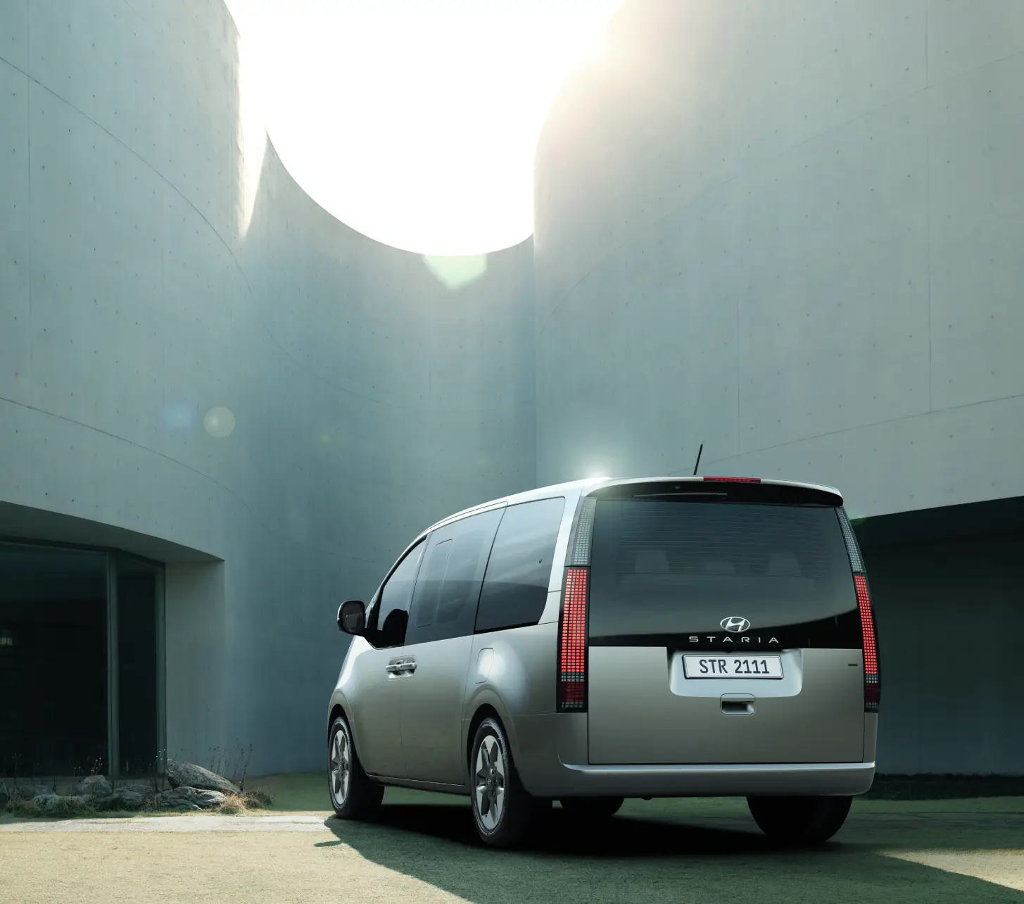 High-Tech Rear Lighting Design